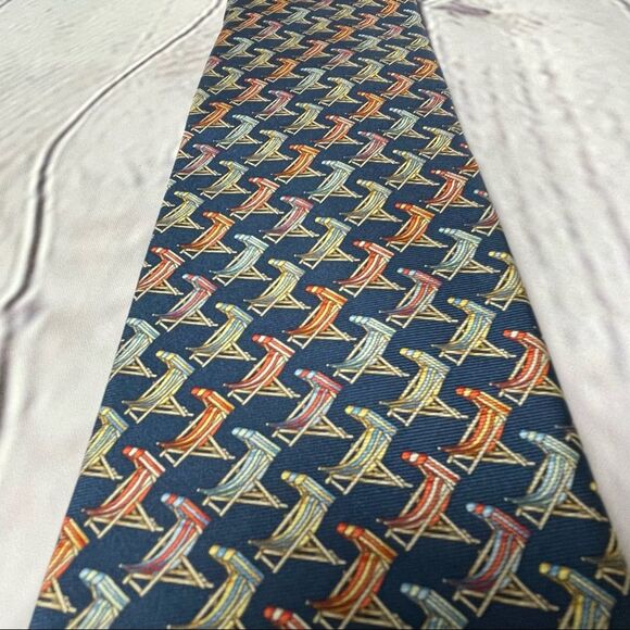 The Metropolitan Museum of Art men’s silk neck tie - Picture 6 of 7